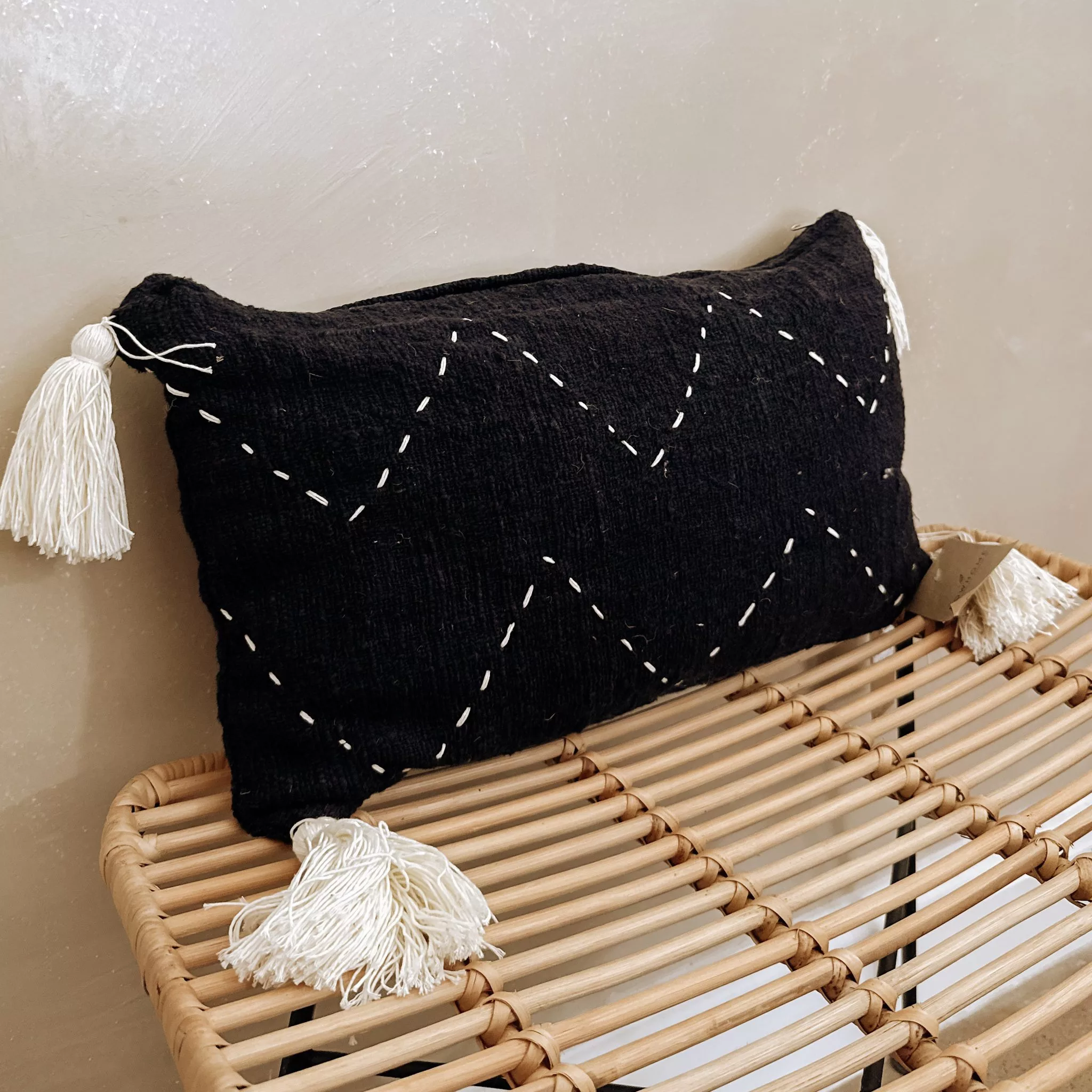 BLACK WAVE STITCH SCATTER CUSHION 40X30