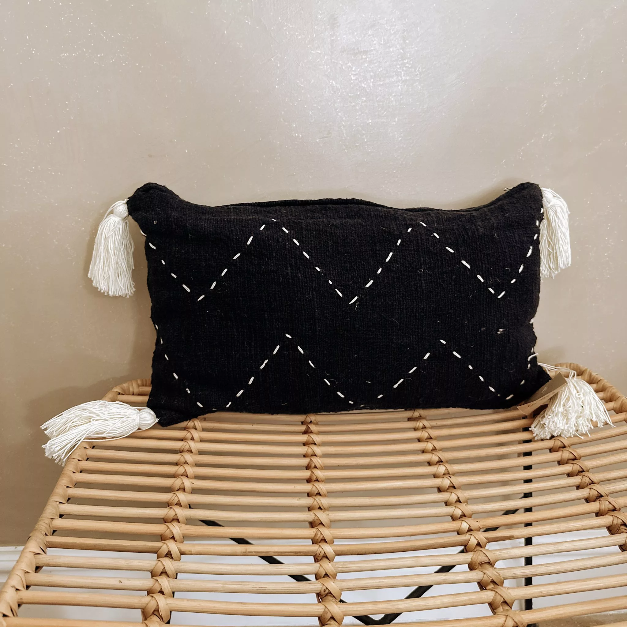 BLACK WAVE STITCH SCATTER CUSHION 40X30 - Image 2