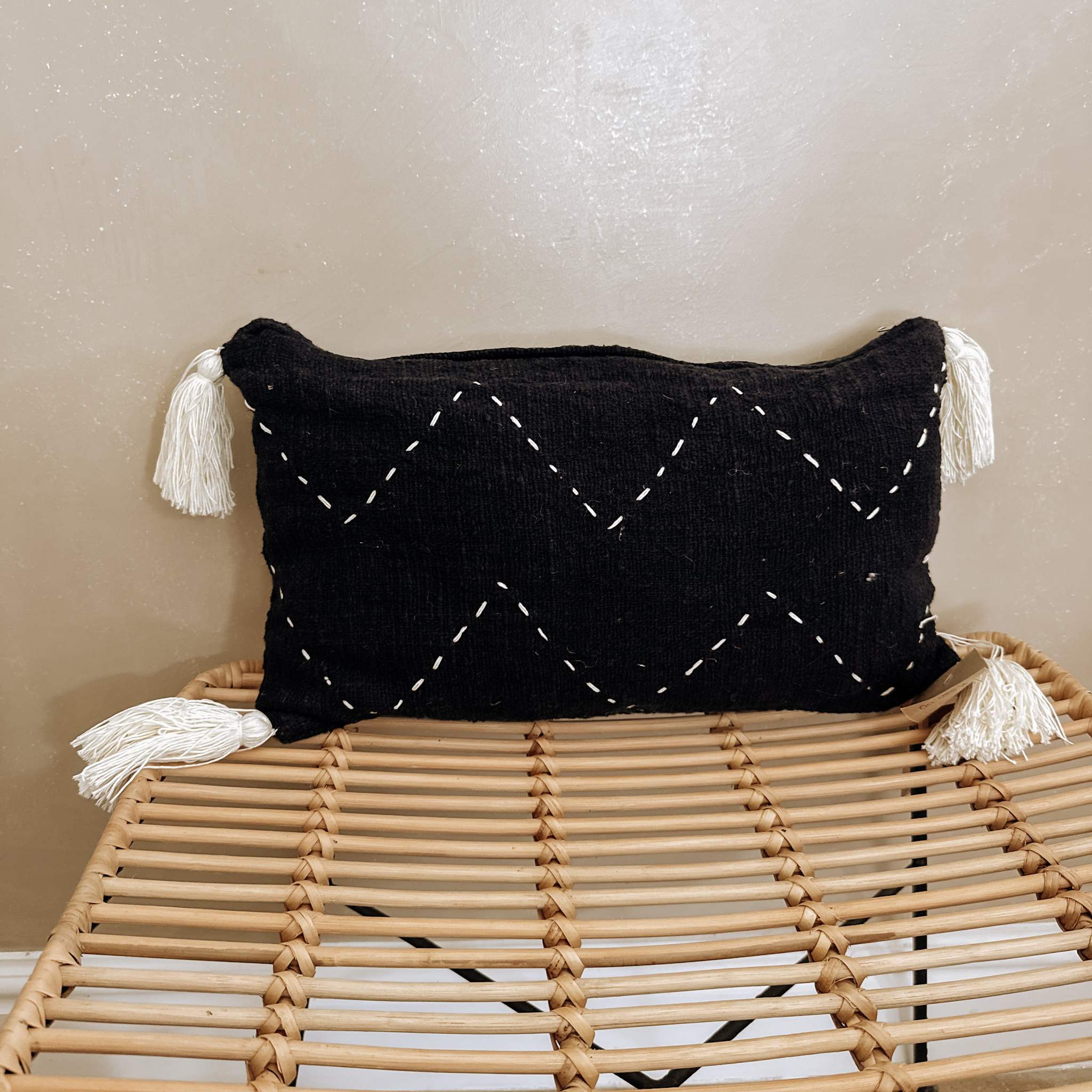 BLACK WAVE STITCH SCATTER CUSHION 40X30