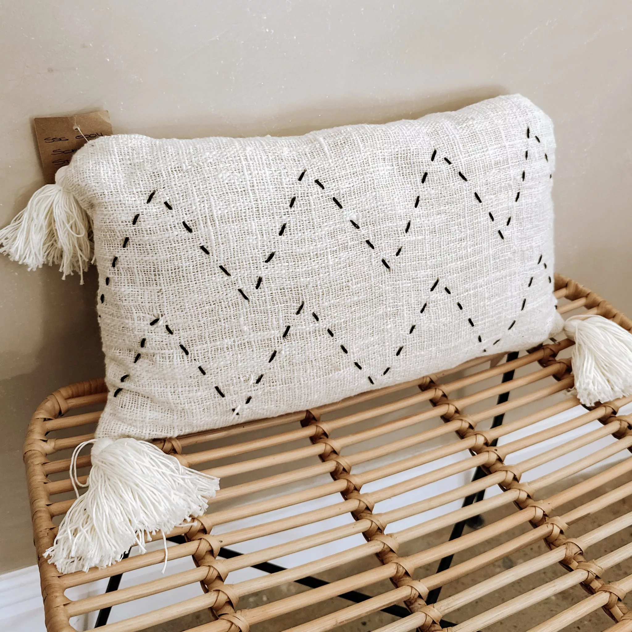 BEIGE WAVE STITCH SCATTER CUSHION 40X30 - Image 2