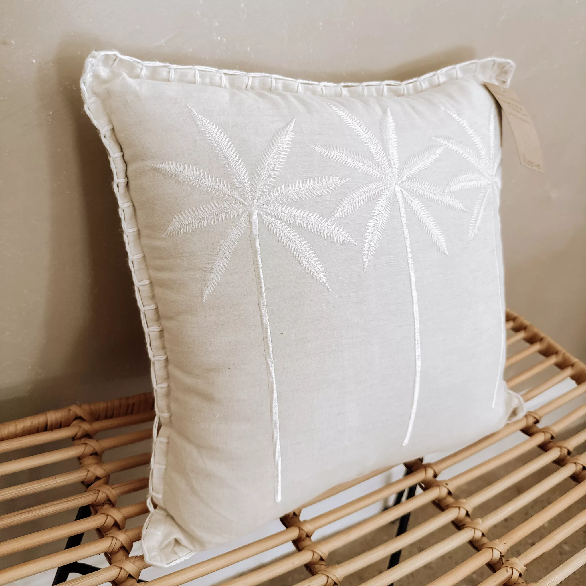 BEIGE & WHITE PALM STITCH SCATTER CUSHION 40X40 - Image 3