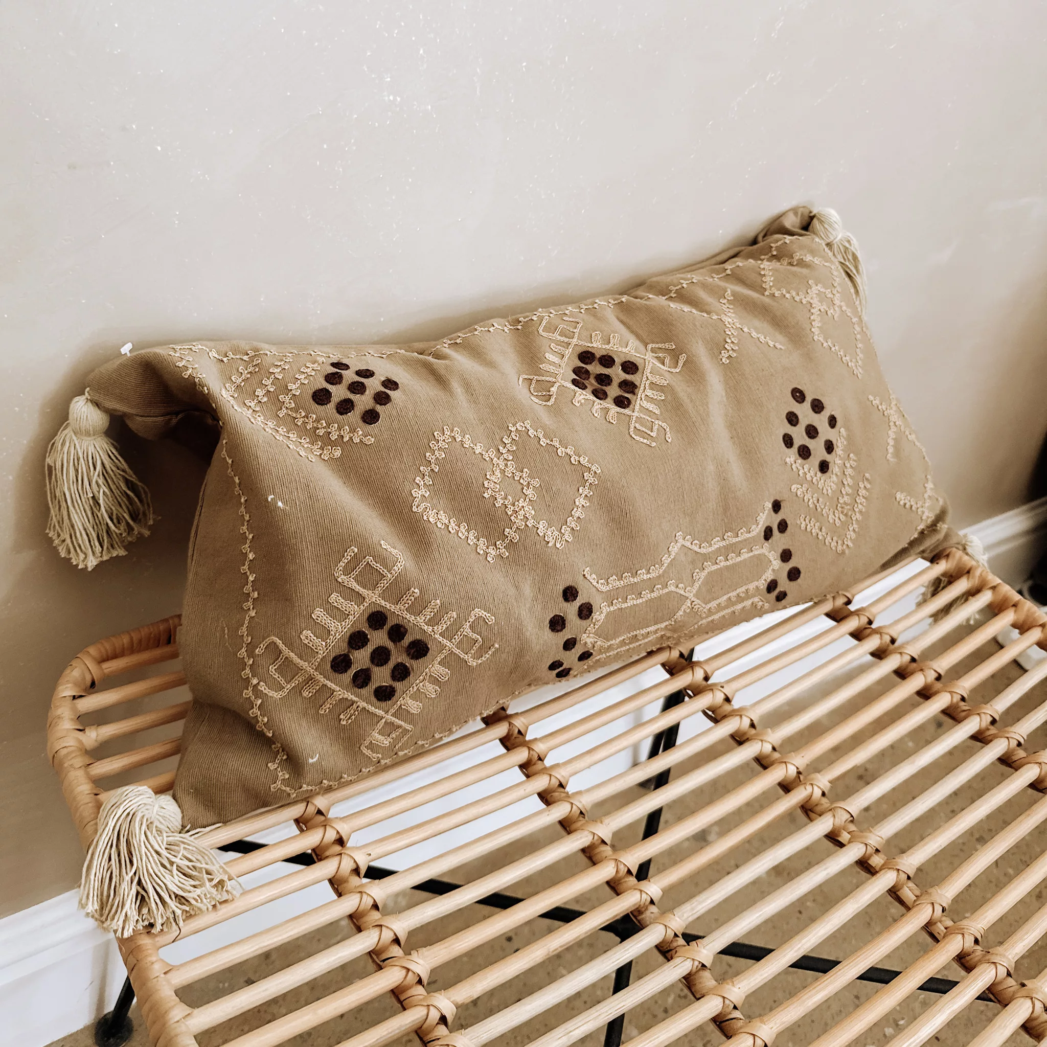 BROWN ABSTARCT RECTANGULAR SCATTER CUSHION WITH TASSEL - Image 3