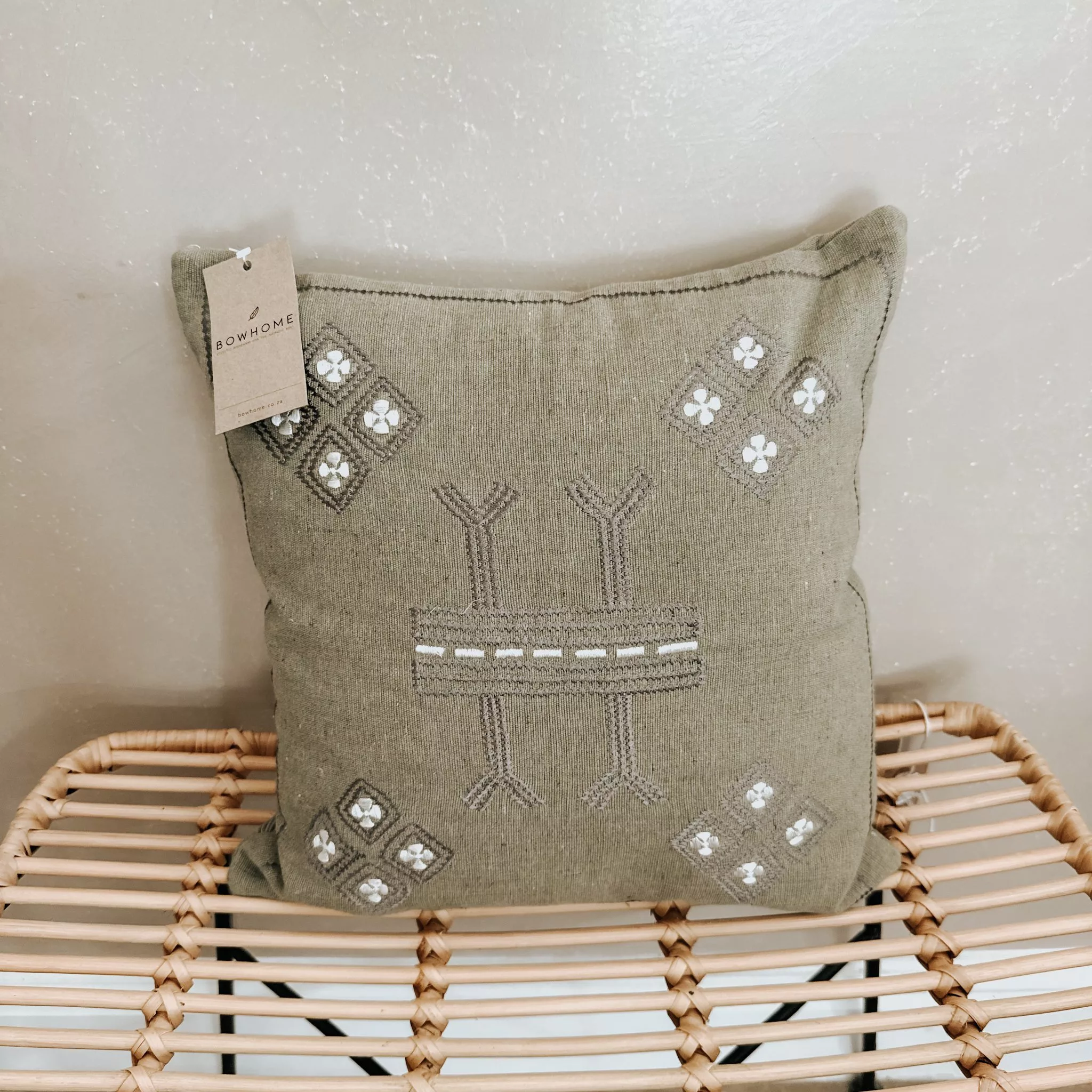 GREEN ABSTRACT SCATTER CUSHION - Image 3