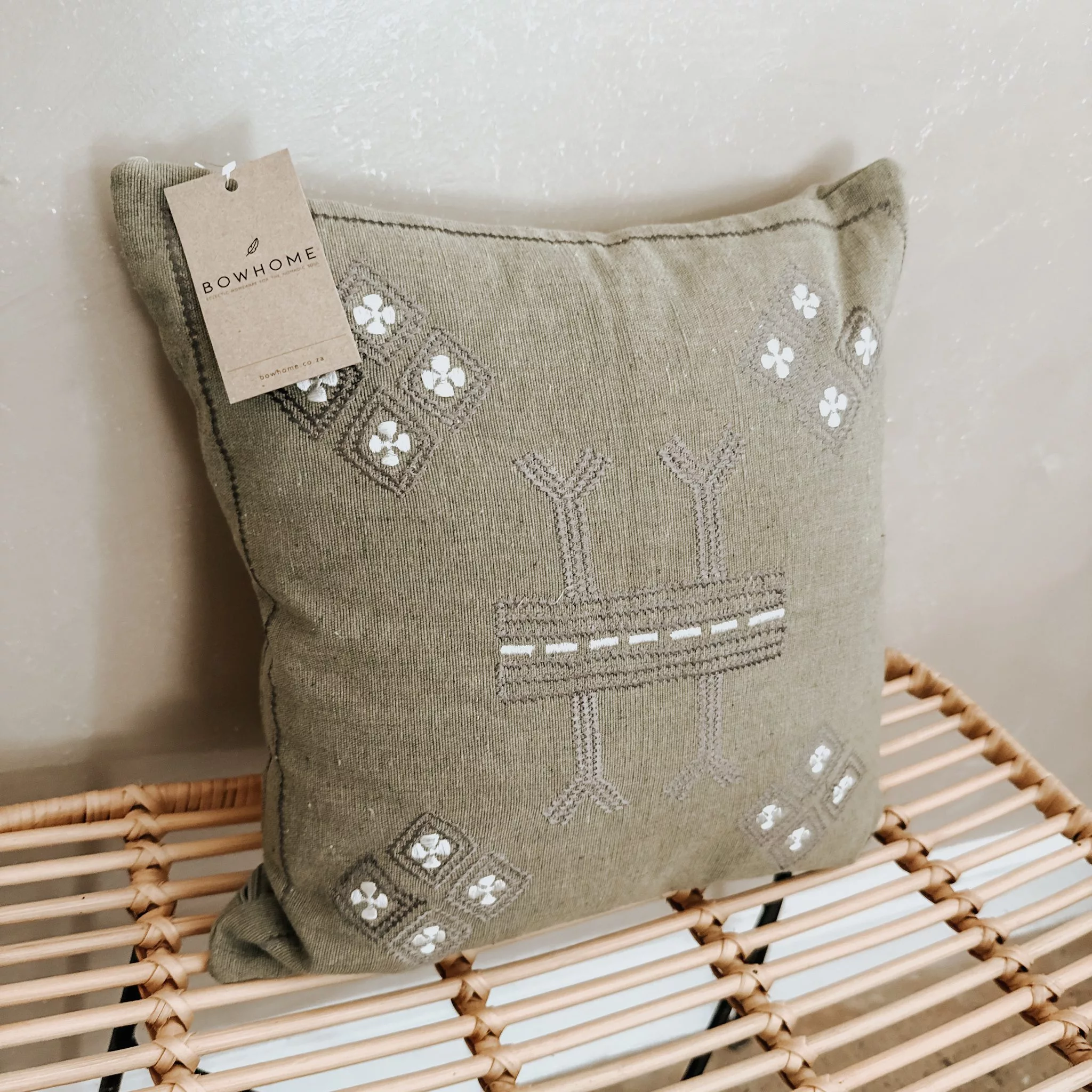 GREEN ABSTRACT SCATTER CUSHION - Image 2