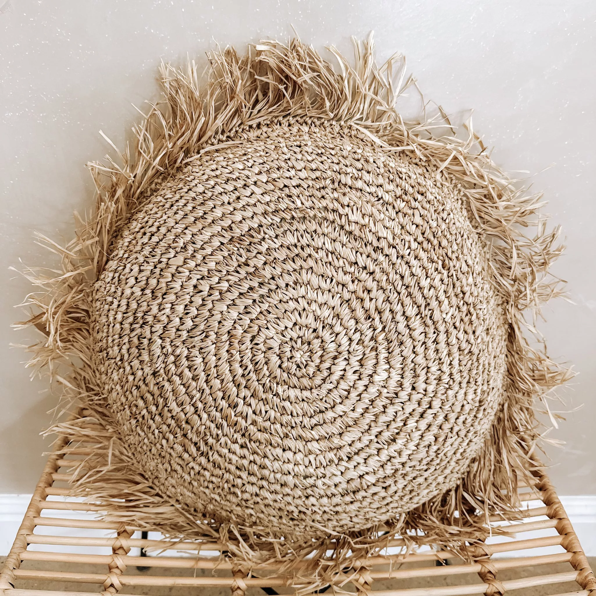 RAFFIA ROUND FLOOR CUSHION