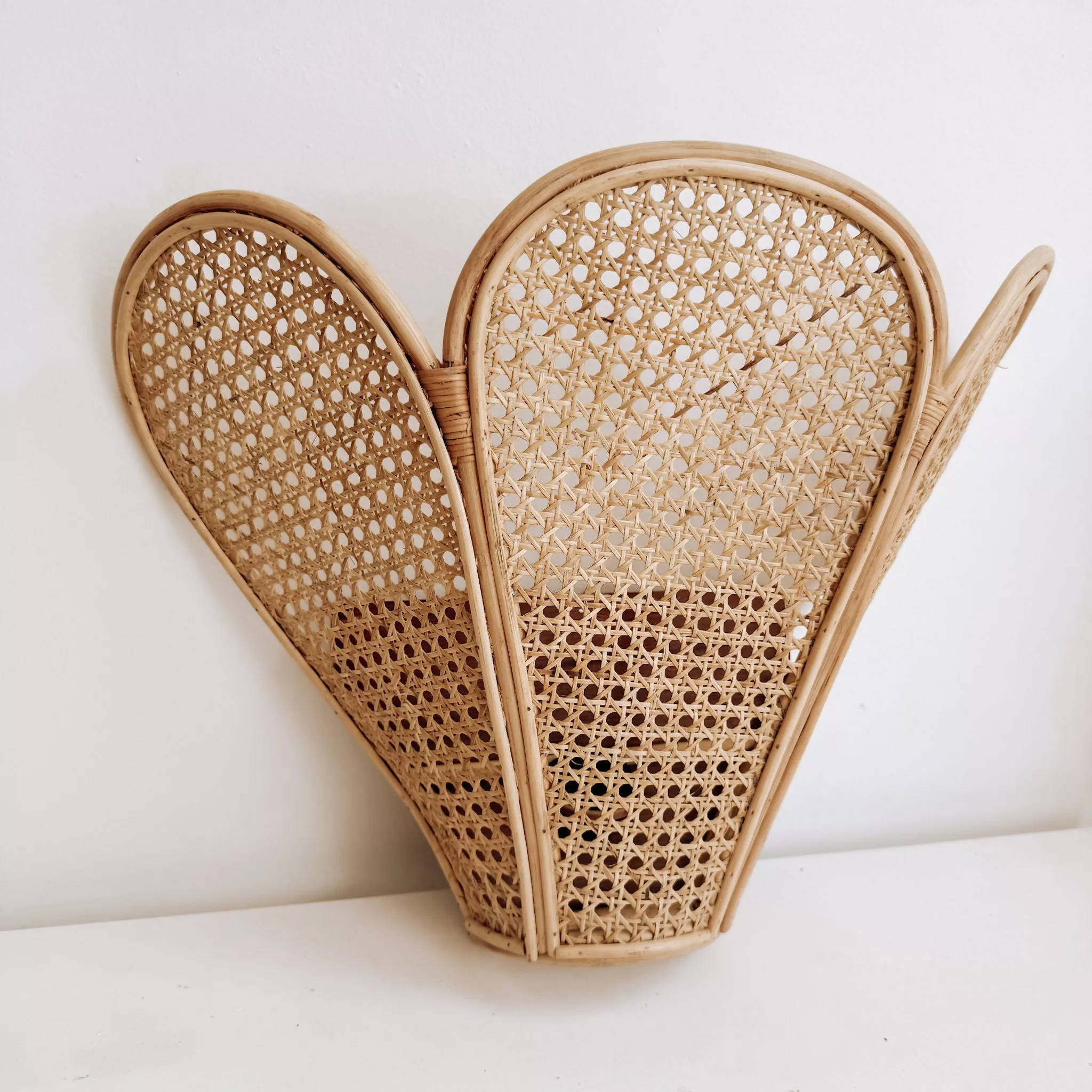 SCALLOPED RATTAN WALL LAMP - Image 2